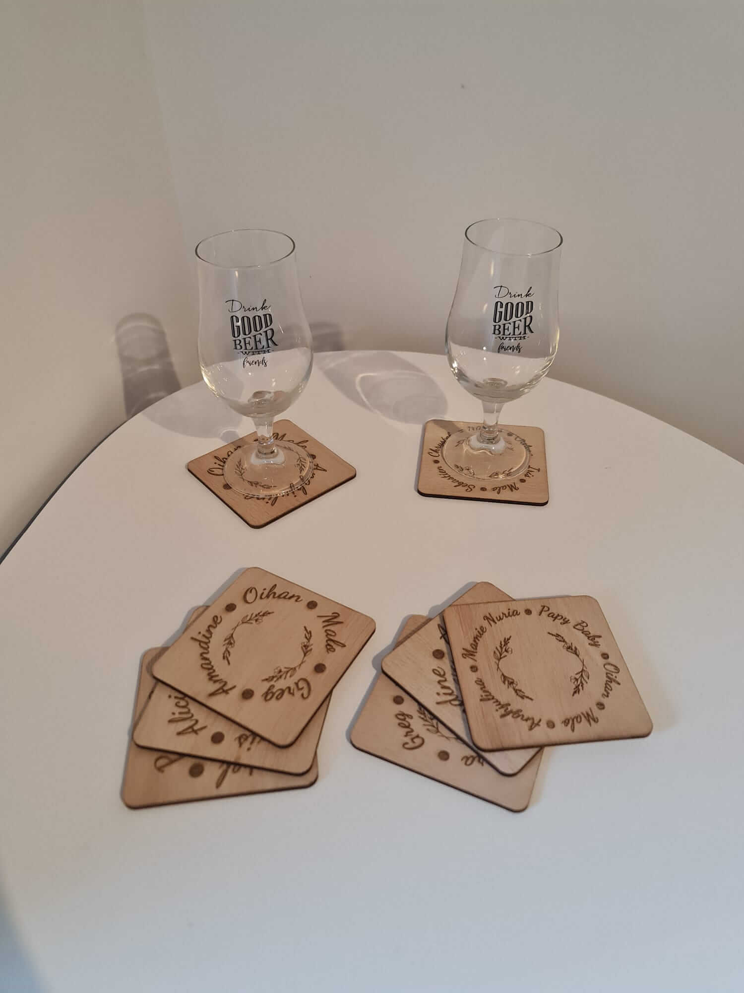 photo des dessous de verre en bois personalisable créé par O fée créations